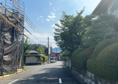 【展望】 | 西寺方町新築戸建 | 桜や紅葉の名所に出かける人は多いと思いますが、家にいながら季節の移ろいを感じる生活を送りませんか？リビングや窓から見える景色が生活を彩るワンポイントに！現地から見える景色を堪能してみては如何でしょう。