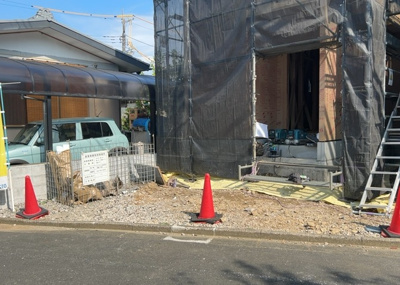 【庭】 | 西寺方町新築戸建 | 庭があることでガーデニングや家庭菜園はもちろん、こどもの遊び場やペットを放して遊ぶことができます。また、家の周囲に余裕があるということです。隣地との間があれば、十分な日当たりと、風通しが確保できます。