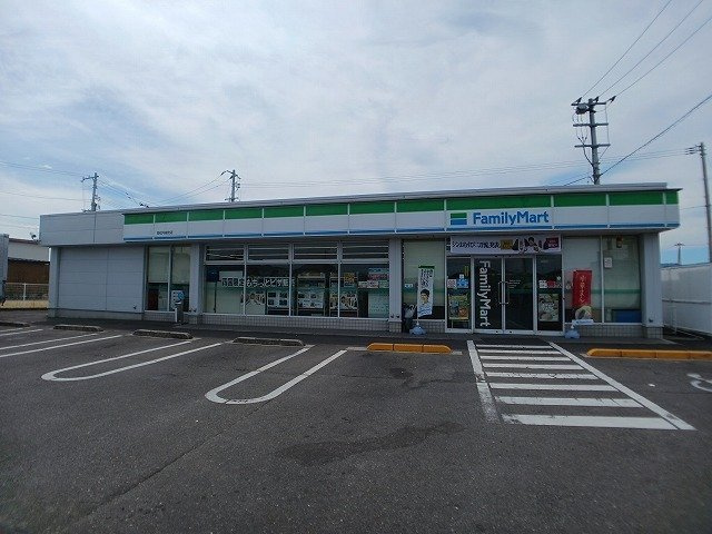 ヴィラージュⅣの周辺|ファミリーマート高松円座店さんまで1400m