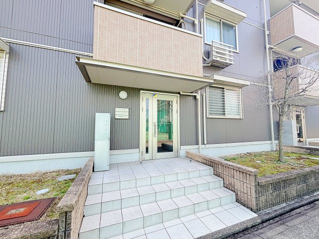 【エントランス】 | クレシア A棟【名古屋市賃貸・インターネット無料】
