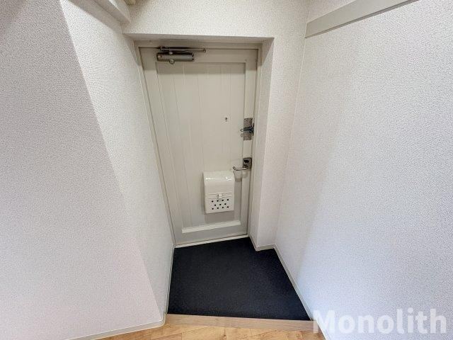 鶴山台15号棟の玄関