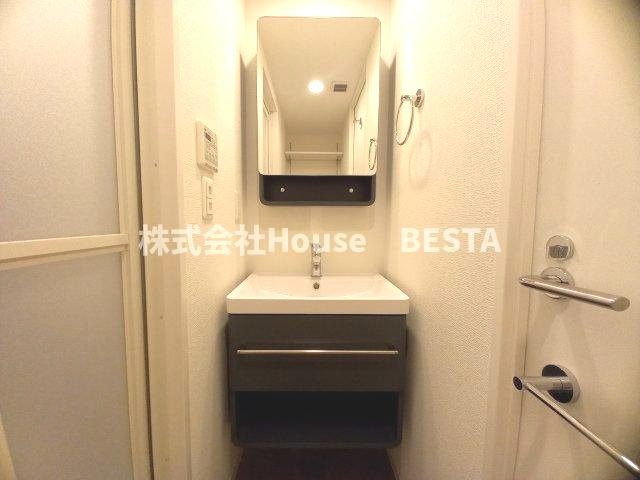 セレニテ西元町アリエの独立洗面台