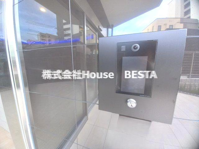 セレニテ西元町アリエのエントランス
