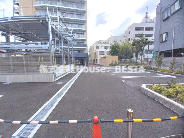 セレニテ西元町アリエの駐車場