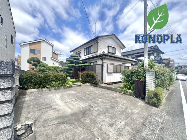 【中古戸建】邑楽郡大泉町大字吉田の外観|■外観｜周囲の景観に調和しつつもしっかりとした存在感を感じられる外観で、長く愛される住まいを演出します♪