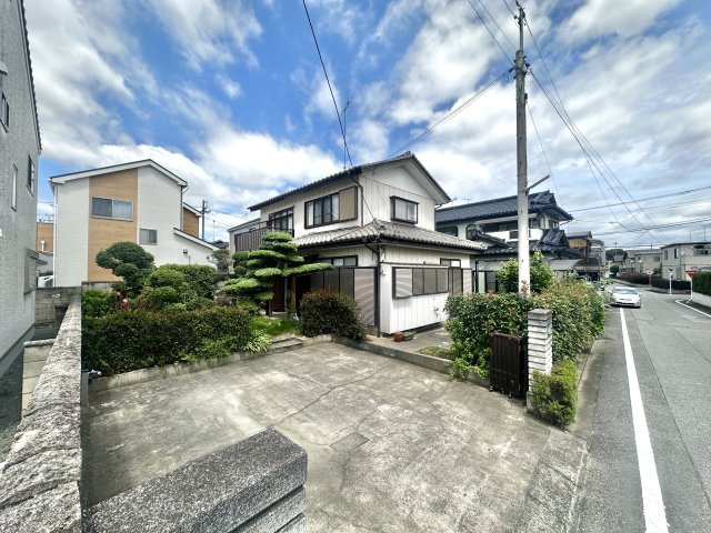 【中古戸建】邑楽郡大泉町大字吉田の外観|■外観｜特徴のある個性的な住まいと美しい街並み、そして住みやすい環境を、ぜひ現地でご覧になりませんか。お気軽にお問合せください(^^) 