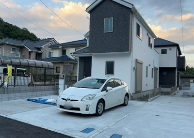 【外観】 | 川口町新築戸建 | 販売価格2880万円（税込）の新築一戸建て住宅です。外観デザインも洗練されており閑静な住宅地に調和しています。建物の見栄えや陽当たりなど写真では伝えきれない魅力をぜひ現地でご体験ください。