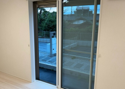 【内装】 | 川口町新築戸建 | 全居室南向きの明るい室内は陽当り良好・通風良好な住環境です。フローリングの質感や室内クロスの上品な仕上がりも魅力。ご家族で長く心地よく過ごせる内装仕様を、現地見学会でぜひじっくりとご覧ください。