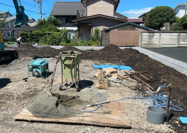 【庭】 | 庭のある家に住むことのメリットとして、子どもたちの遊び場を確保できること、ガーデニングや家庭菜園を楽しめること、明るさを確保できることがあります。また、配置を工夫することでプライバシーが確保できます。