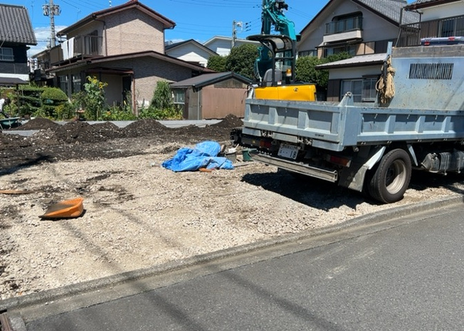 【庭】 | 庭があることでガーデニングや家庭菜園はもちろん、こどもの遊び場やペットを放して遊ぶことができます。また、家の周囲に余裕があるということです。隣地との間があれば、十分な日当たりと、風通しが確保できます。