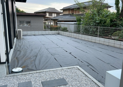 【庭】 | 川口町新築戸建 | 敷地内にはガーデニングやお子様の遊び場として活用できる南庭を配置しています。陽当り良好な南西向きの庭空間で、家庭菜園や休日のおうち時間も楽しめます。敷地面積148.92平米のゆとりあるお住まいです。