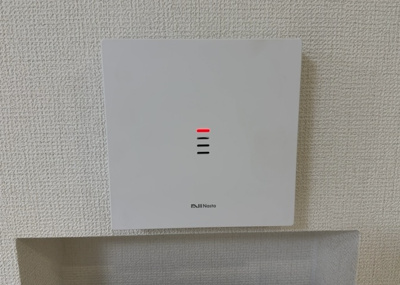 【セキュリティ】 | 川口町新築戸建 | 訪問者の顔を室内からしっかり確認できるTVモニタ付インターホンを標準装備。お子様のお留守番時や一人での在宅時にも安心の防犯設備です。来客対応もボタンひとつでスムーズに行うことができて非常に便利です。