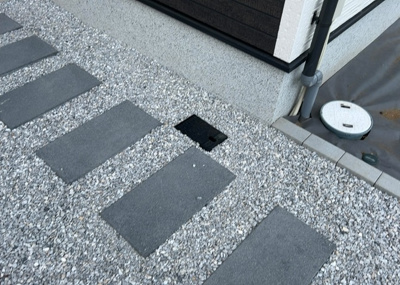 【設備】 | 川口町新築戸建 | 敷地内には庭のお手入れや洗車作業などに大変重宝する屋外散水栓などの設備を完備しています。水汲みの手間が省け、ガーデニングやプール遊びなど日常のさまざまなシーンで便利にご活用いただけます。