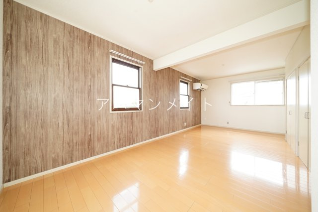 【寝室】 | 矢部町貸家 | 開放的な寝室です