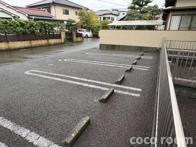 シャルマン　B棟の駐車場