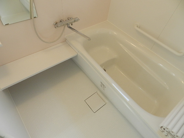 登別市登別東町２丁目１１－６戸建の浴室
