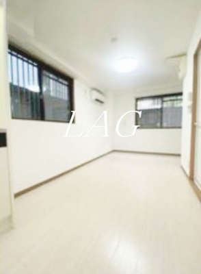 【居間・リビング】 | レイクサイド湯島 | 洋室のお部屋です。