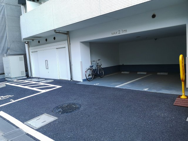 プラウドフラット登戸の駐車場