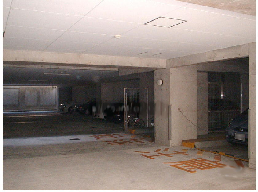 パレ塚口町の駐車場