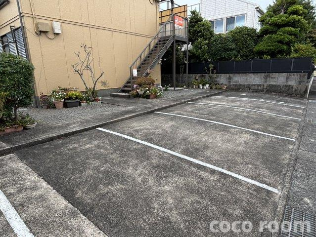 MKハイツの駐車場