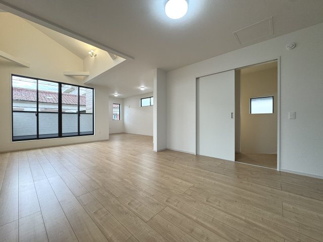 明石市大道町１丁目新築戸建２号棟の居間・リビング
