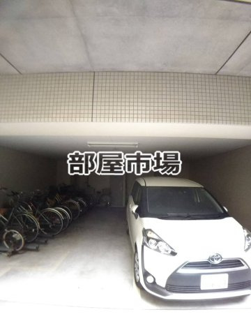 リヴィエールKIWAの駐車場