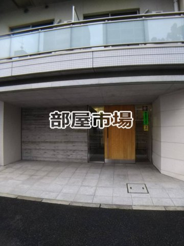 リヴィエールKIWAのエントランス