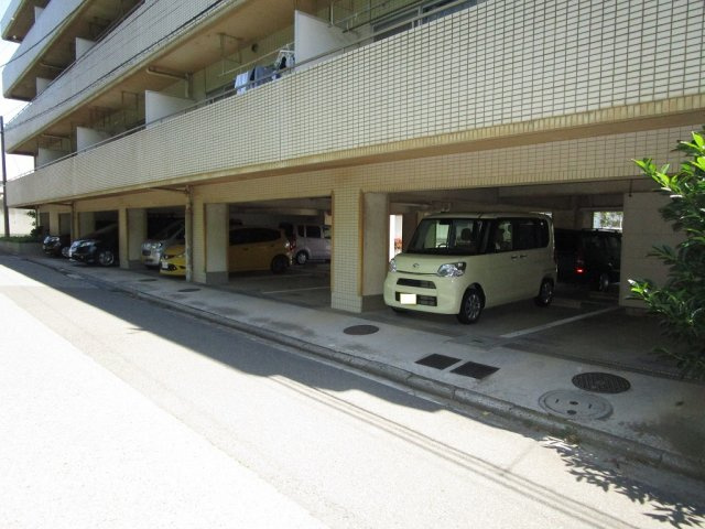 【駐車場】