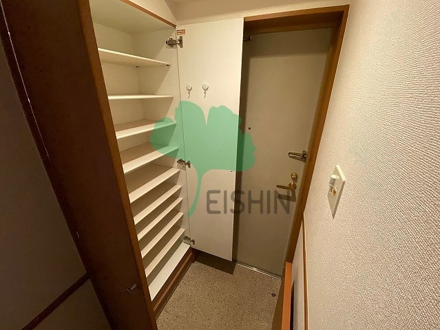 クリムゾン博多2の玄関|下駄箱もしっかりついてます！