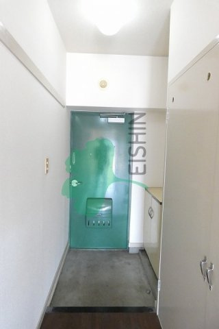 一倉ビルの玄関|下駄箱もしっかりついてます！