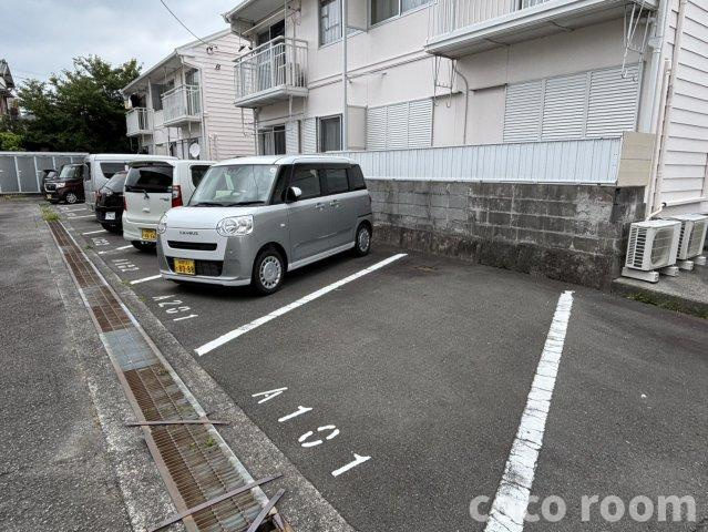 スカイハイツ葵の駐車場