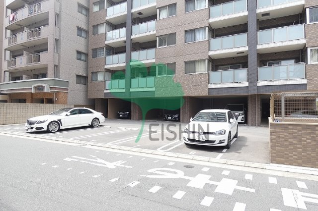 モンレーヴ博多駅南の駐車場