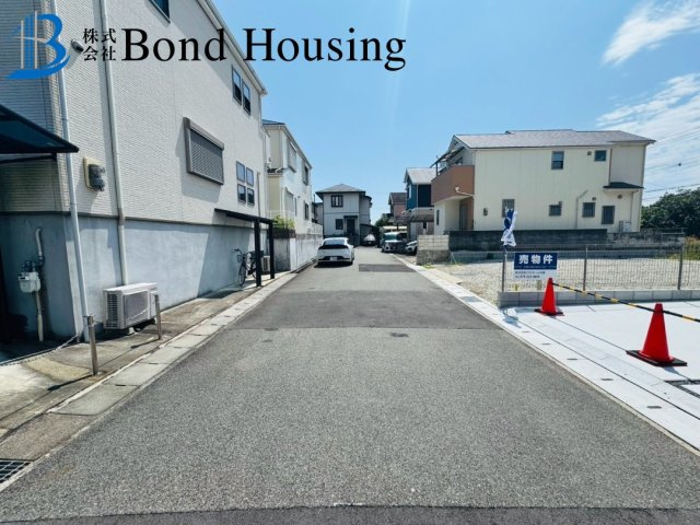 上級グレード建売住宅　松が丘3丁目　1号地の前面道路含む現地写真