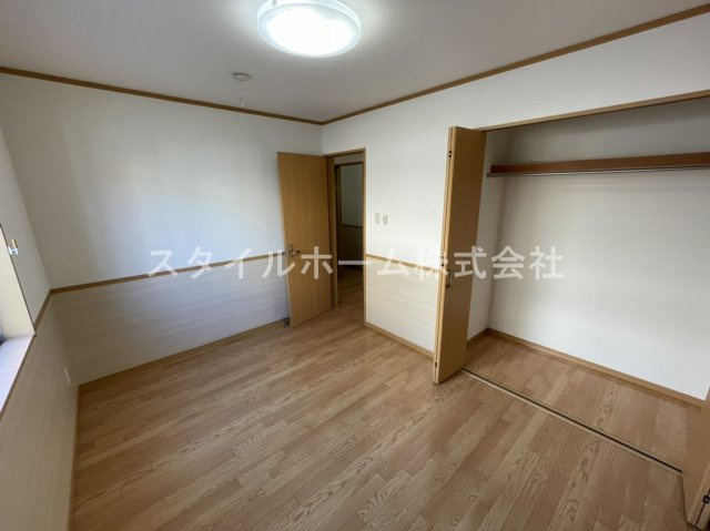ラ・ポルトKの居間・リビング|別部屋写真です。