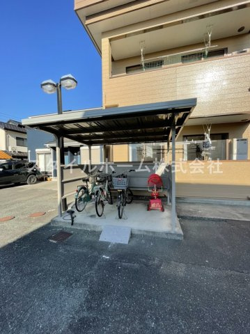ラ・ポルトKの駐車場