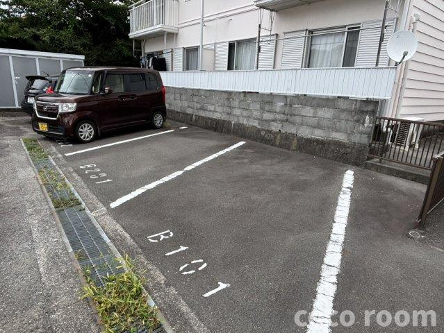 スカイハイツ葵の駐車場