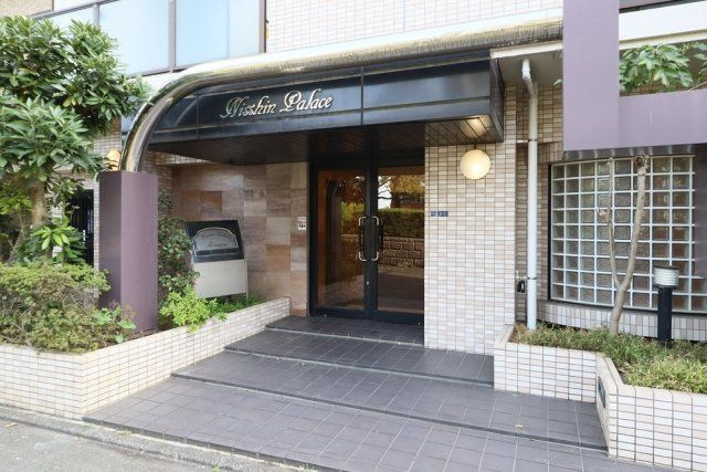 日神パレス平和島のエントランス