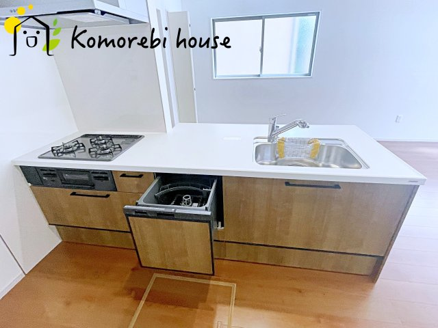上尾市原市　3期　新築一戸建て　Re・Terrechez　01のキッチン|コンパクトなキッチンで掃除もラクラク