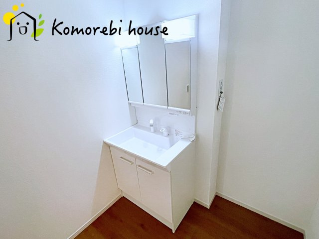 上尾市原市　3期　新築一戸建て　Re・Terrechez　01の独立洗面台|独立洗面台、朝の身支度には欠かせません