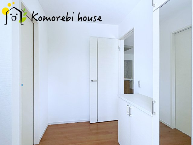 上尾市原市　3期　新築一戸建て　Re・Terrechez　01の玄関|ゆったりとした玄関です