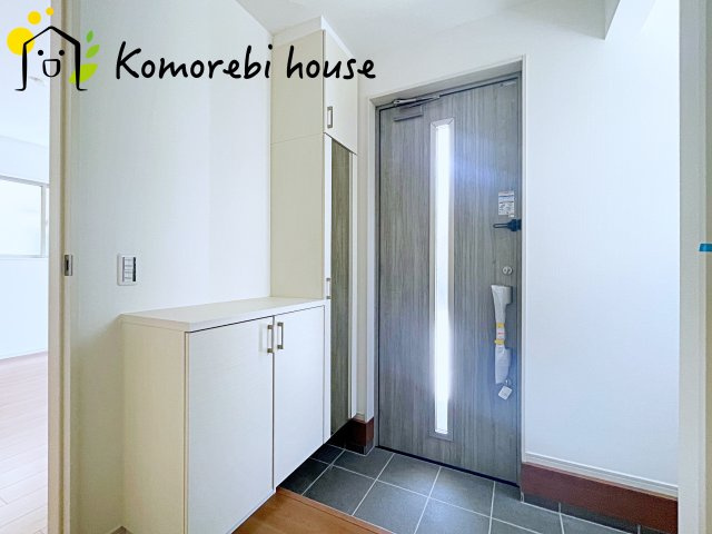 上尾市原市　3期　新築一戸建て　Re・Terrechez　01の玄関|落ち着いた玄関です
