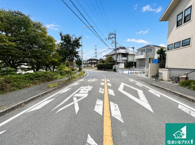 ◆堺市南区庭代台　第3期　新築一戸建ての前面道路含む現地写真|周辺は落ち着いた街並みの住宅地！子育てがしやすい住環境です！まだ未完成ですが、現地でしかわからない事もございます。是非一度ご覧ください。