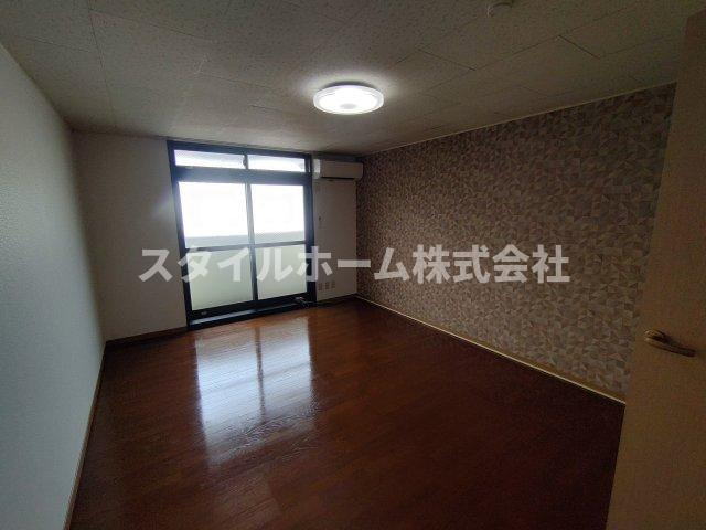 Mh-Arc市田の居間・リビング|同建物内別部屋の写真です。