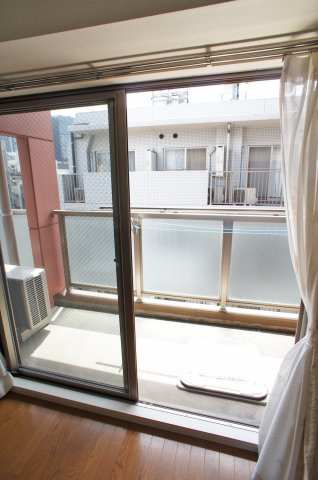 スカイコート神田弐番館のバルコニー