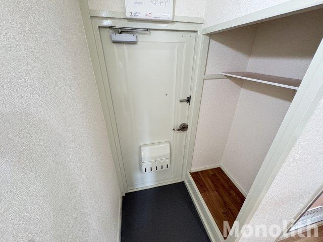 津久野南６号棟の玄関
