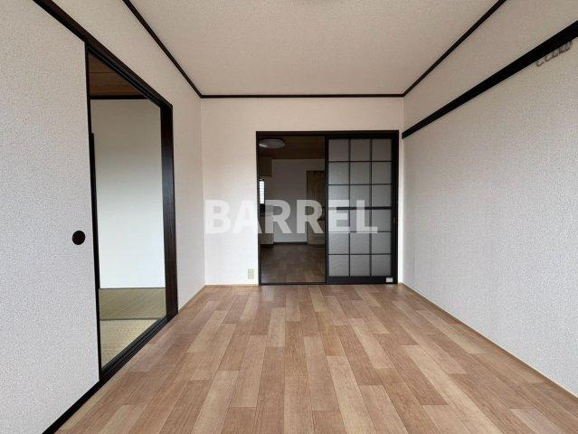 クローバーハイツの洋室