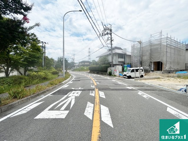 堺市南区庭代台　第3期　新築一戸建ての前面道路含む現地写真|周辺は落ち着いた街並みの住宅地！子育てがしやすい住環境です！まだ未完成ですが、現地でしかわからない事もございます。是非一度ご覧ください。