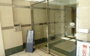 デュオスカーラ田原町のエントランス