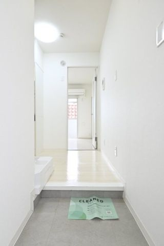 アローハイツ上北沢の玄関