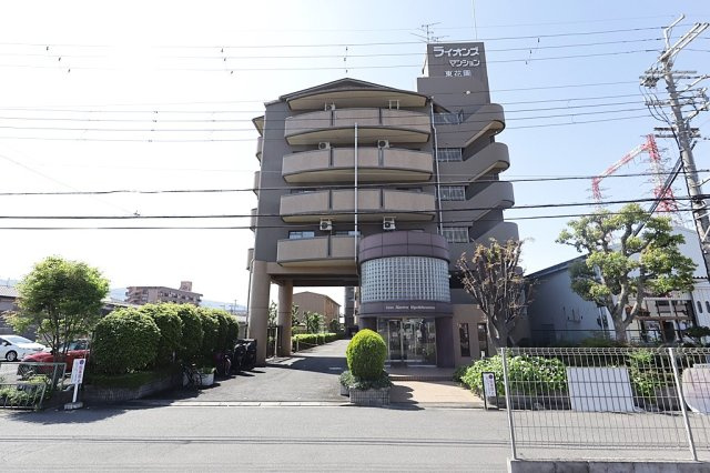 ライオンズマンション東花園の外観